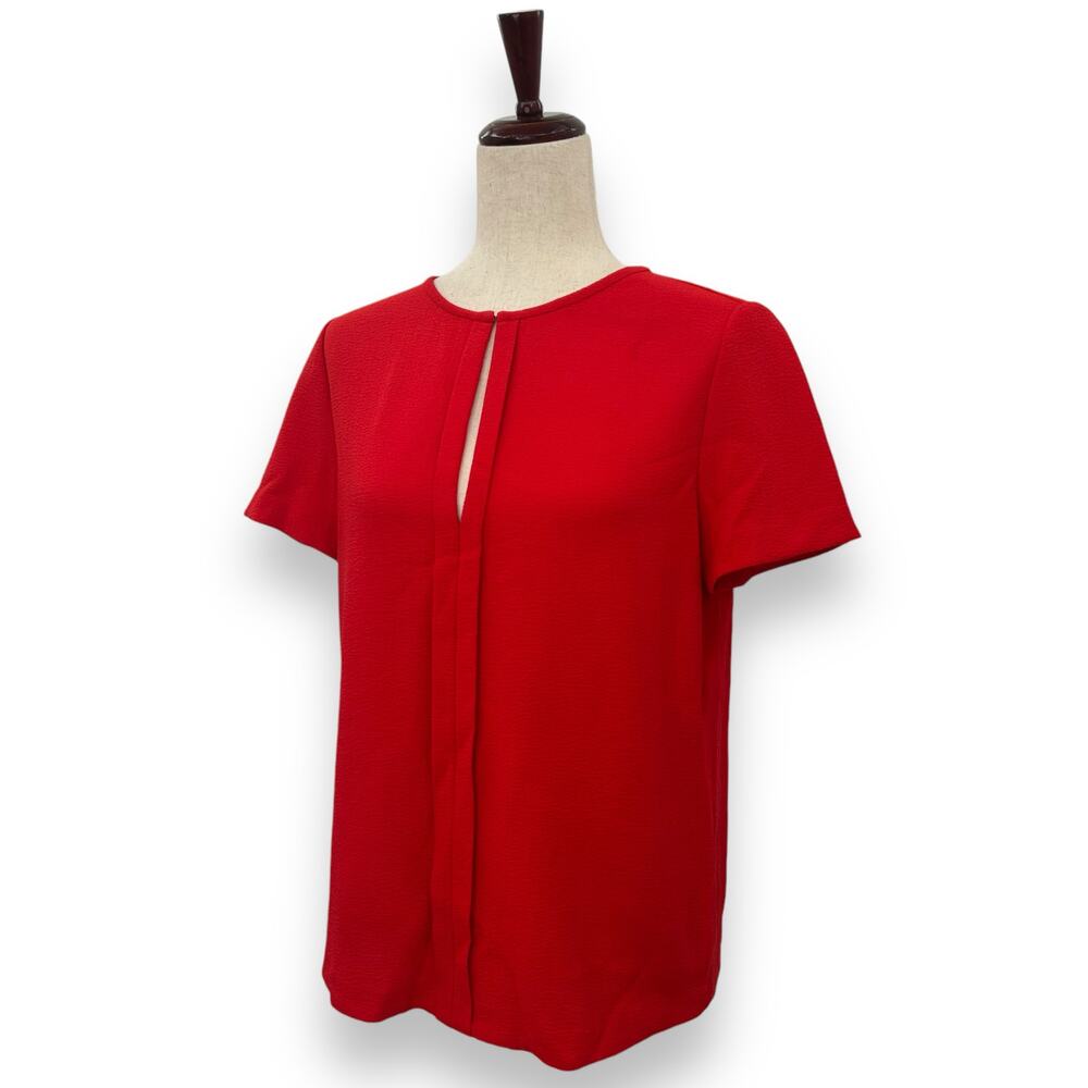 Tory Burch Red Crepe Keyhole Blouse Size 6 Short Sleeve Textured Office Work Top - Picture 3 of 12